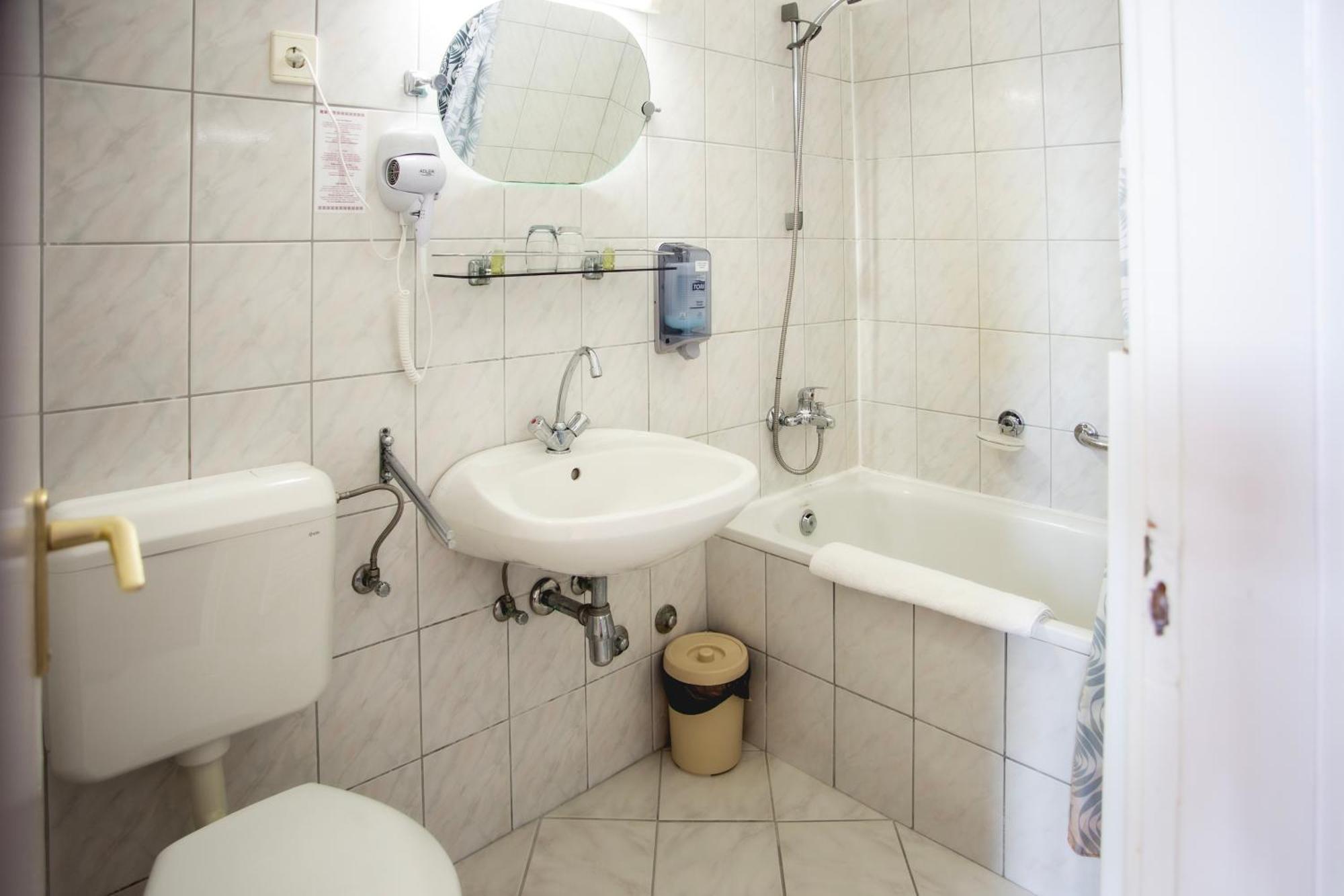 Hotel Kapos Kaposvar Ngoại thất bức ảnh