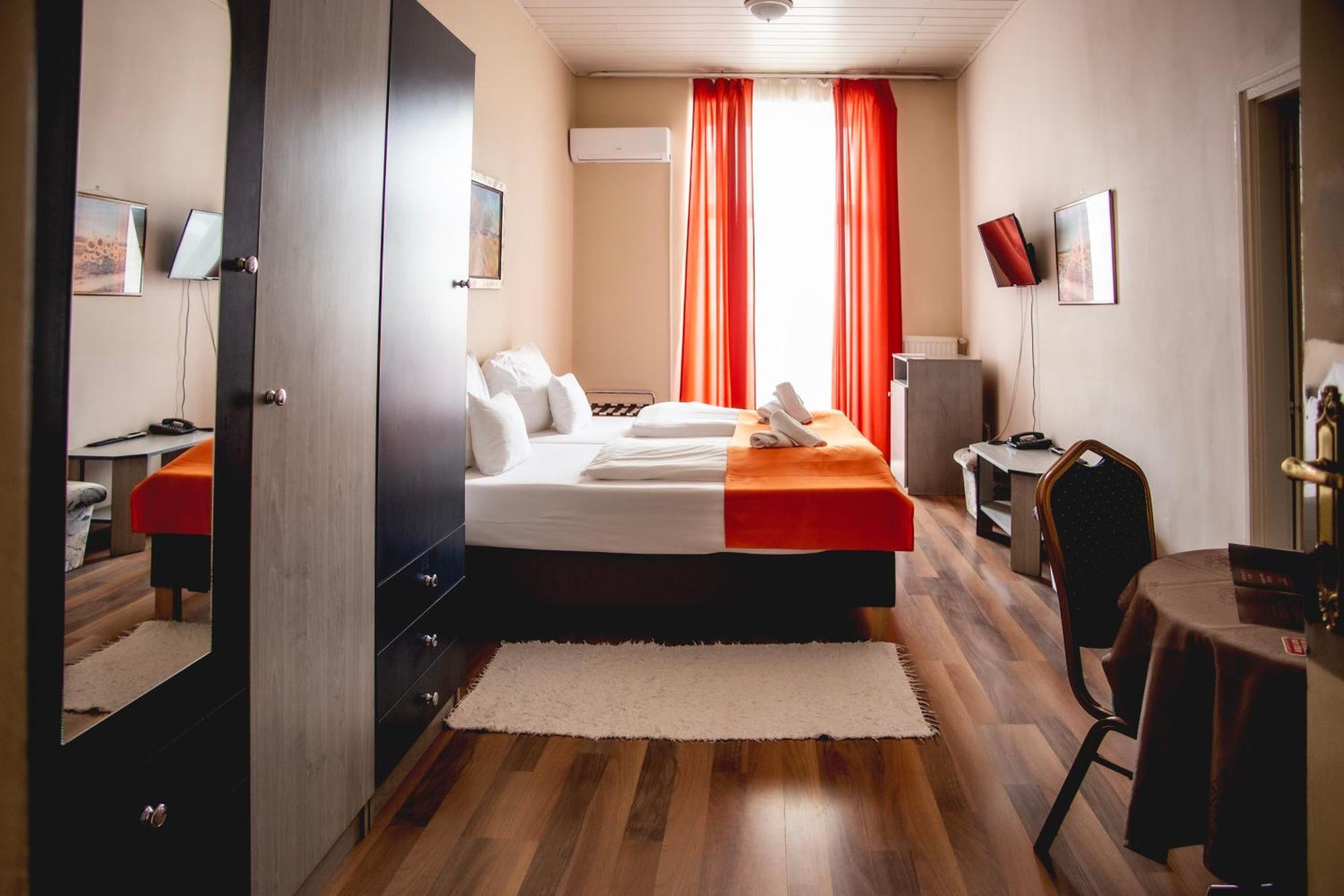 Hotel Kapos Kaposvar Ngoại thất bức ảnh