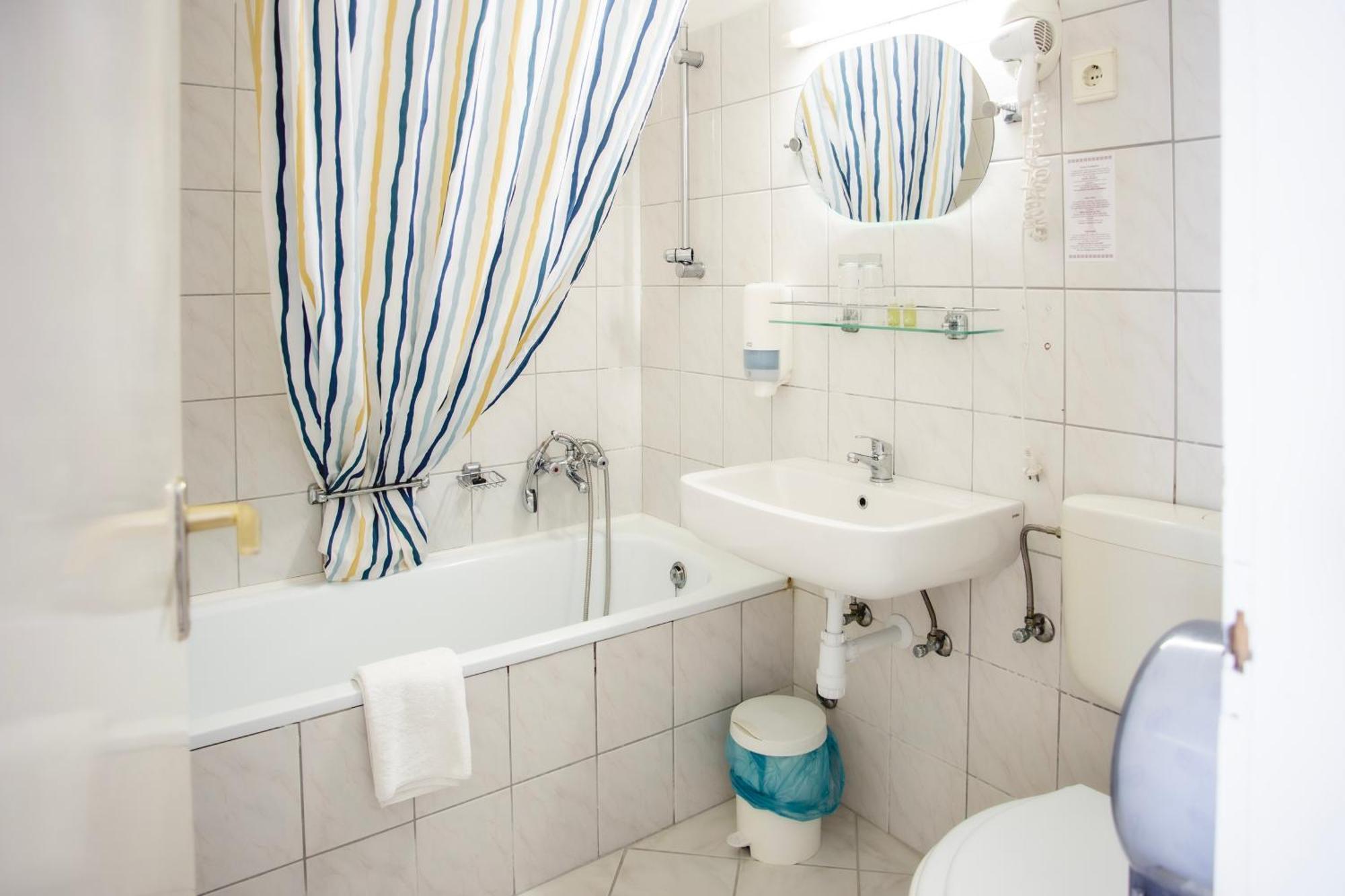 Hotel Kapos Kaposvar Ngoại thất bức ảnh