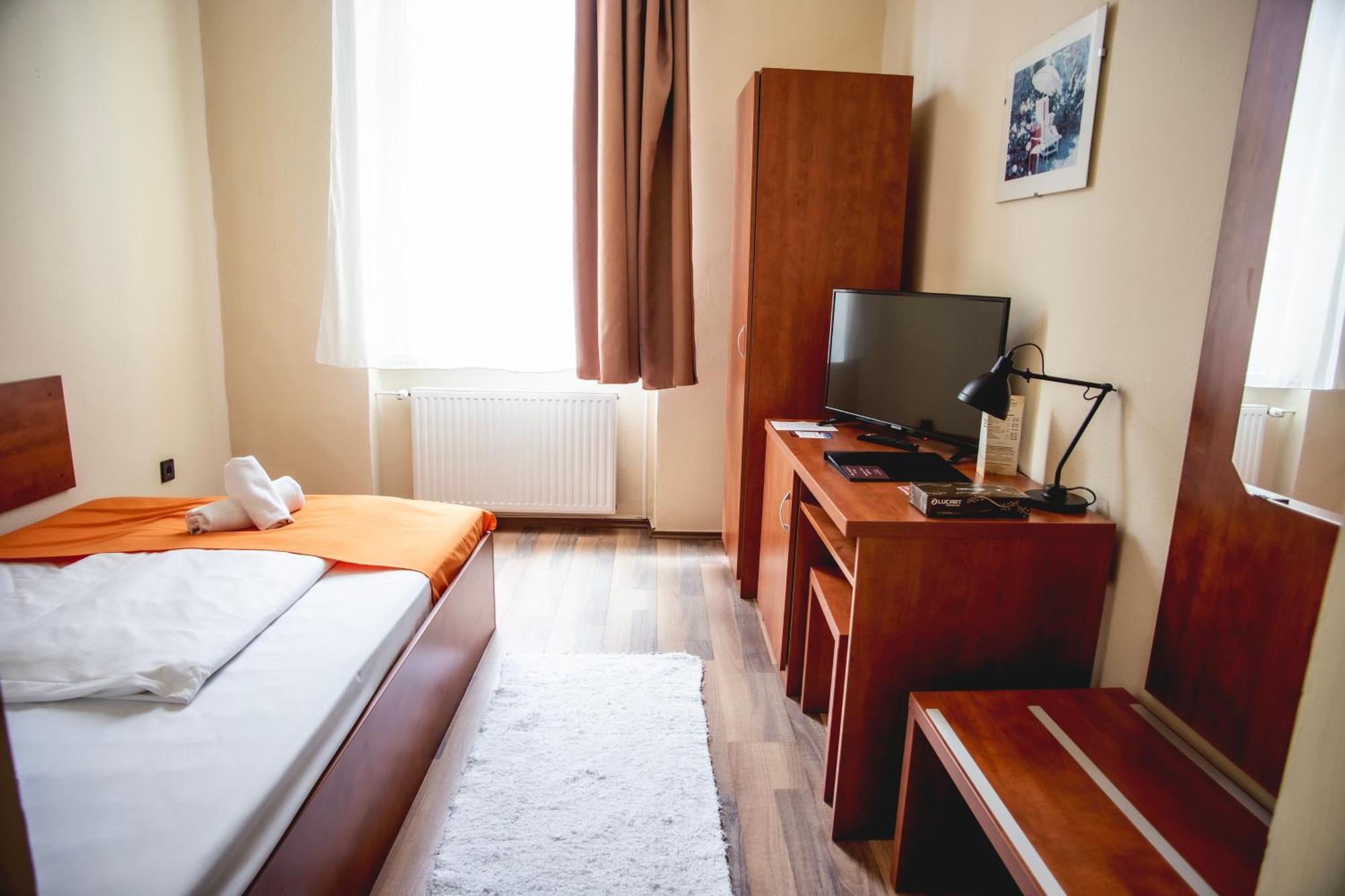 Hotel Kapos Kaposvar Ngoại thất bức ảnh